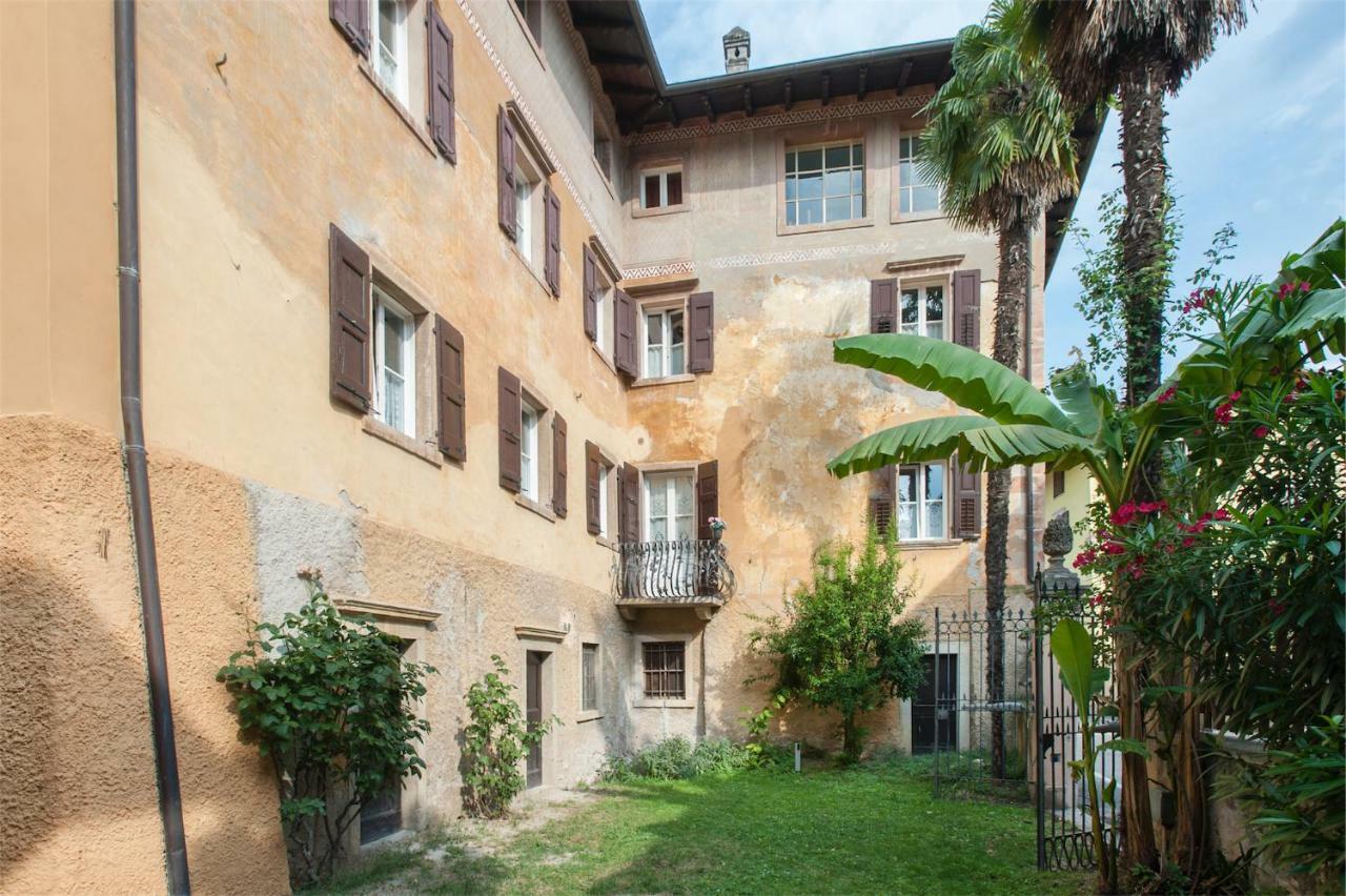 Ferienwohnung Dimora Storica Caproni Arco Exterior foto